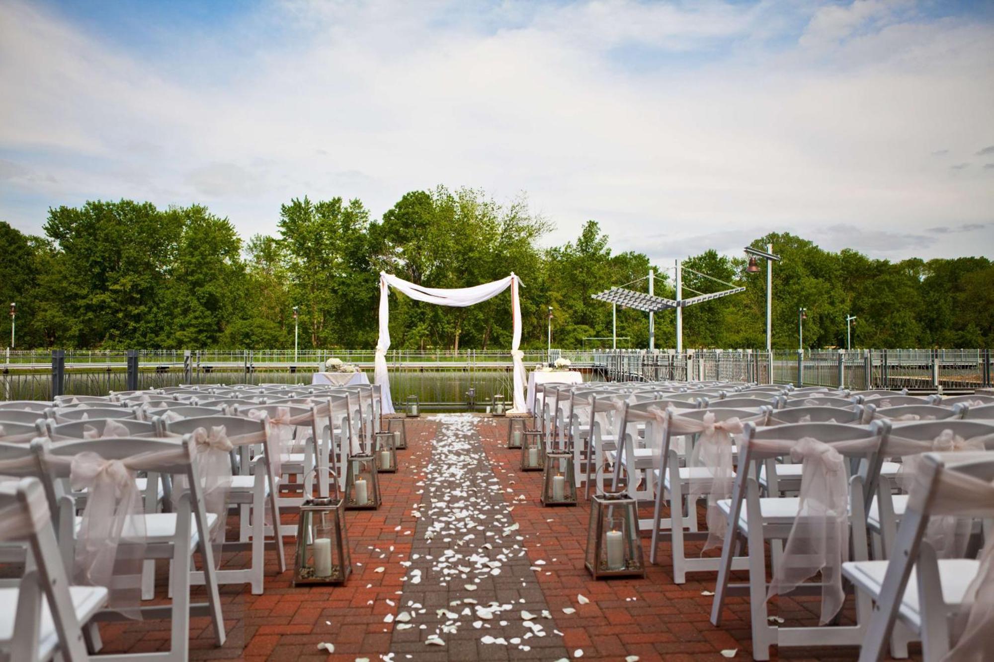 Hyatt Regency Coralville Exterior photo